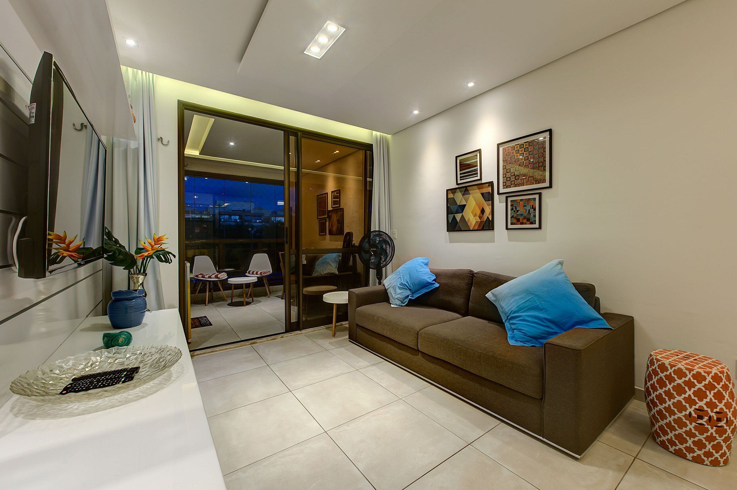 Apartemen Deluks | Area keluarga | Smart TV 42-inci dengan saluran TV digital