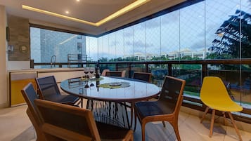 Deluxe Apartment | Dining