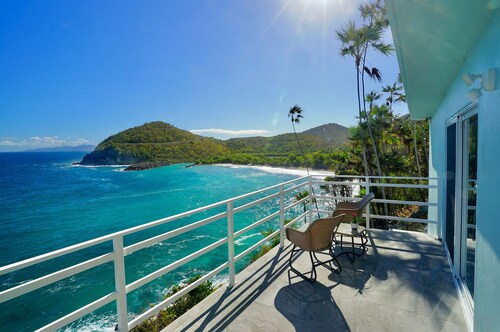 Good Vibes Only Waterfront Villa /Private Pool/Modern/Sun Decks/Majestic Views!