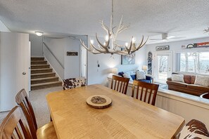 Dining - Ski-In/Out Condo with Mountain Views, and Washer/Dryer (Ludlow)