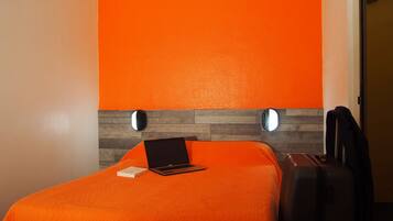 Meja kerja, setrika/meja setrika, dan Wi-Fi gratis