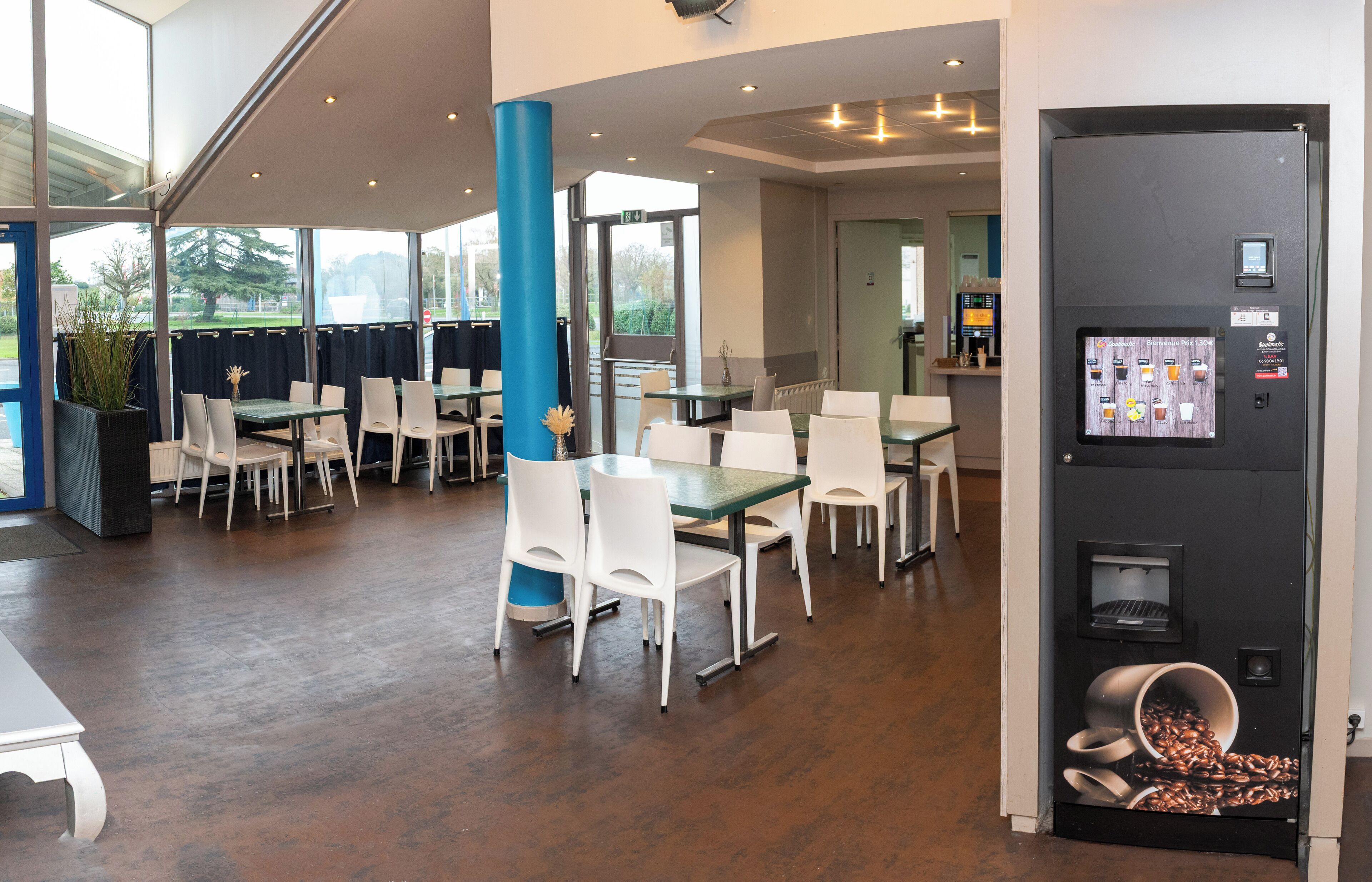 Daily continental breakfast (EUR 7.50 per person)