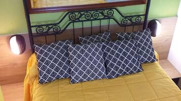 Meja kerja, setrika/meja setrika, dan Wi-Fi gratis