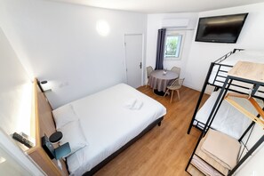 Desk, iron/ironing board, free WiFi, wheelchair access - Kyriad Direct Macon Sud (Chaintre)