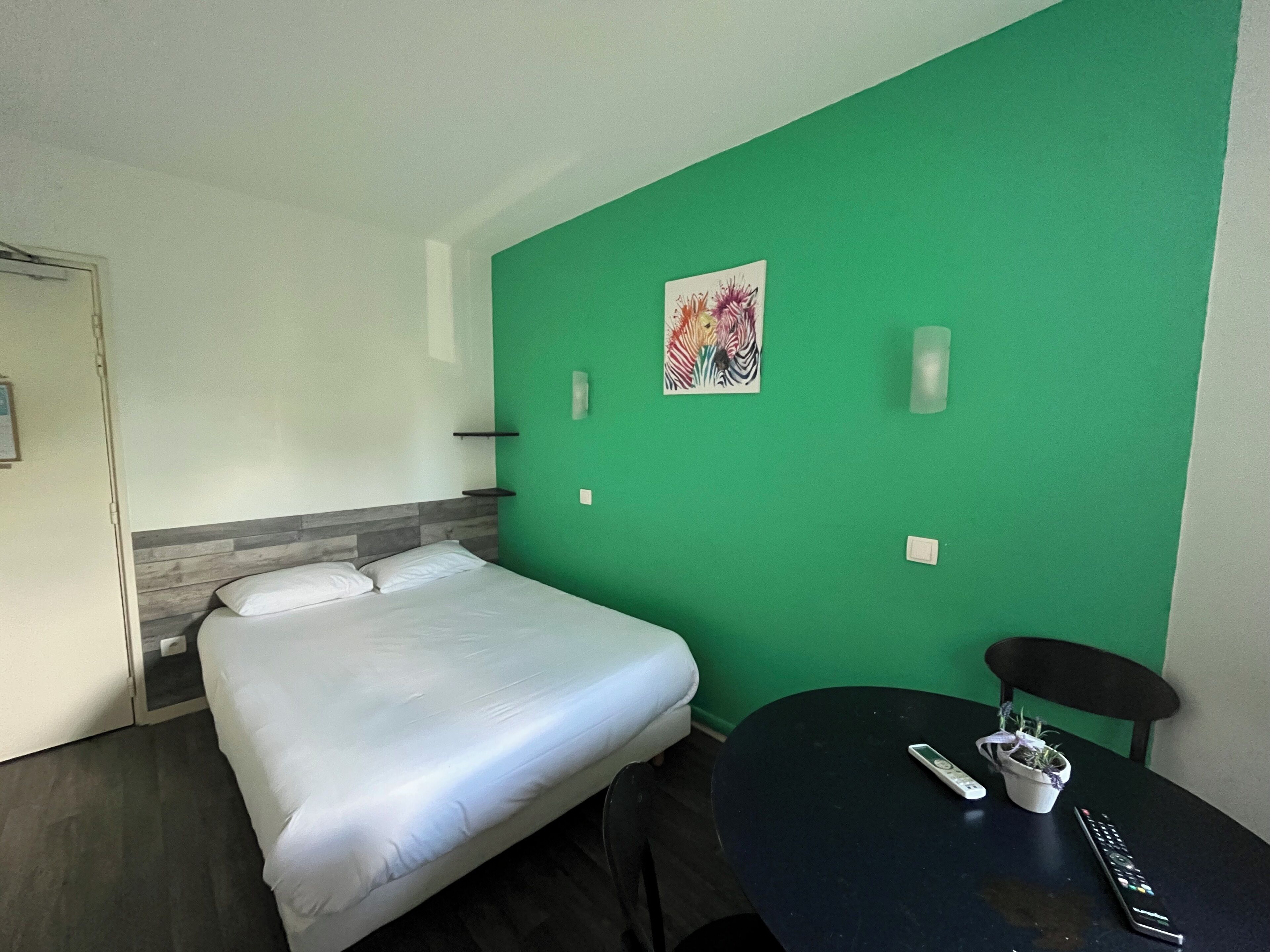 标准房, 多张床 | 办公桌、熨斗/熨衣板、免费 WiFi