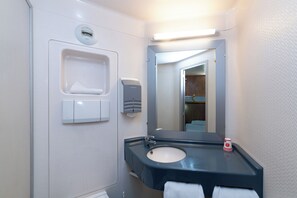 Articles de toilette écologiques, serviettes fournies