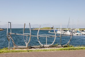 Marina - Vacation home on the lock platform on the waterfront (Wemeldinge)