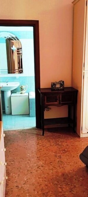Combinazione doccia/vasca, asciugacapelli, bidet, asciugamani