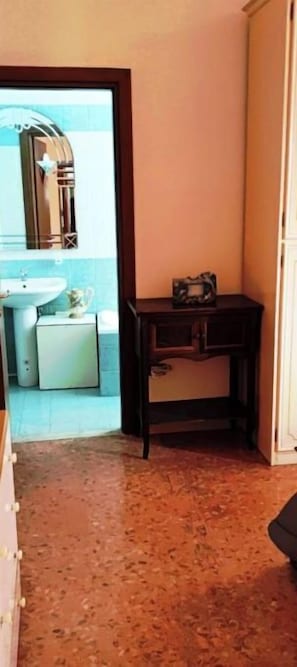 Combinazione doccia/vasca, asciugacapelli, bidet, asciugamani