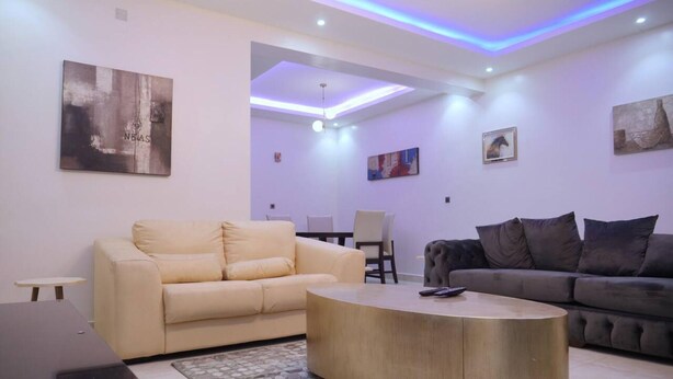 Living area - Luxury House - Sleeps 8 & Free Parking (Abuja)