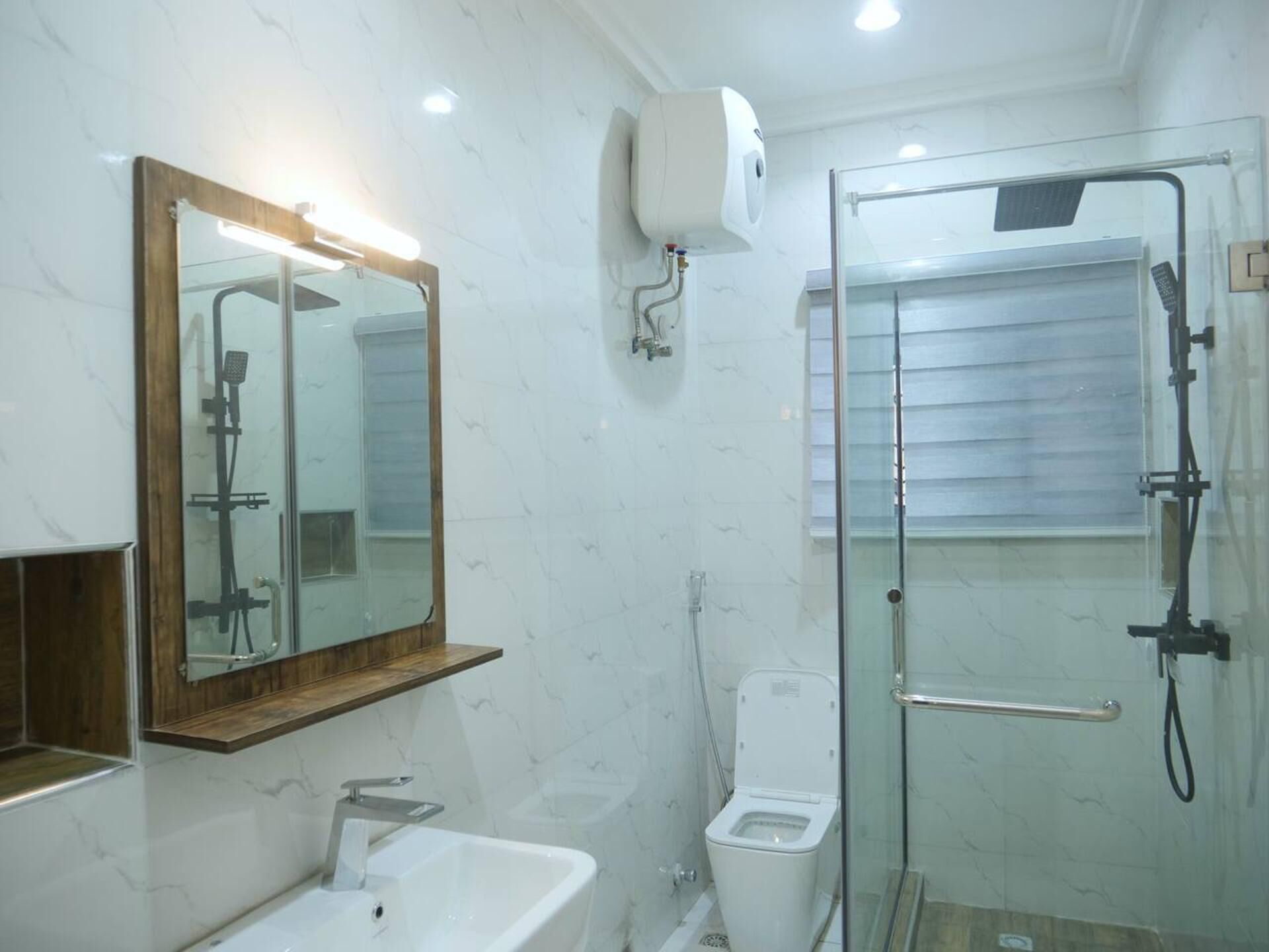 Buồng tắm vòi sen, khăn tắm 