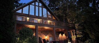 Beautiful and spacious home near Warpath Landing with hot tub and dock!