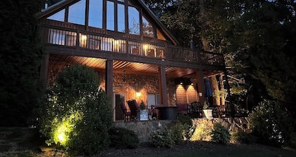 Beautiful and spacious home near Warpath Landing with hot tub and dock!