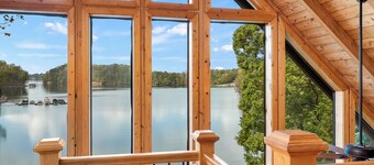 Beautiful and spacious home near Warpath Landing with hot tub and dock!