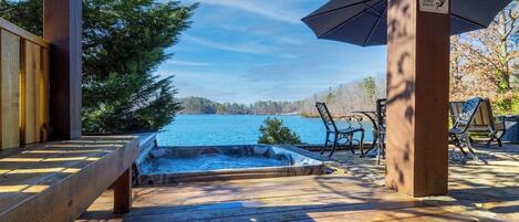 Tina de hidromasaje al aire libre