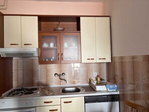 Køleskab, ovn, kogeplade, opvaskemaskine