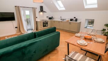 Cottage | Private kitchen | Fridge, dishwasher, electric kettle, toaster