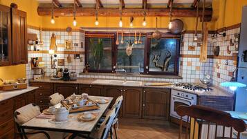 Kühlschrank, Ofen, Herdplatte, Geschirrspüler