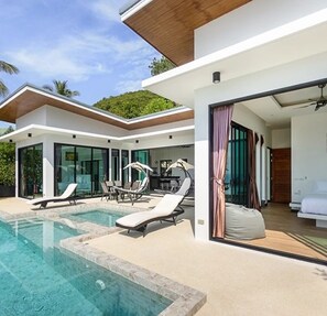 Outdoor pool - A luxury, modern and stylish sea view villa - 400 meters to the beach (Koh Phangan)