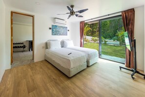 3 bedrooms, in-room safe, travel crib, free WiFi - A luxury, modern and stylish sea view villa - 400 meters to the beach (Koh Phangan)