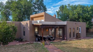 A modern house with a patio, outdoor seating, and a garden. - Sunlit 3 bedroom, enclosed dog friendly yard in quiet neighborhood (Santa Fe)