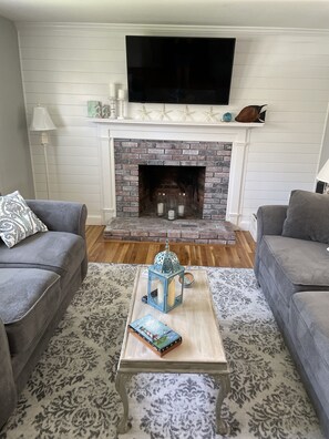 Smart TV, fireplace, table tennis