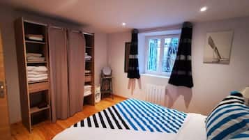 2 chambres, fer et planche à repasser, lit parapluie, Wi-Fi gratuit
