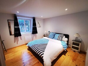 2 bedrooms, iron/ironing board, travel cot, free WiFi