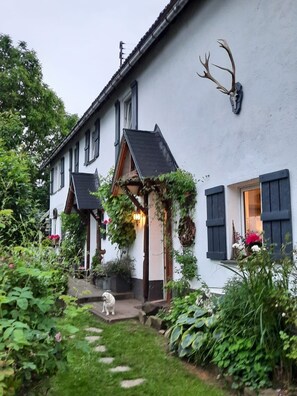 Exterior - Vacation apartment Wiesensee in the historic farmhouse. Vacation with a dog! (Pottum)