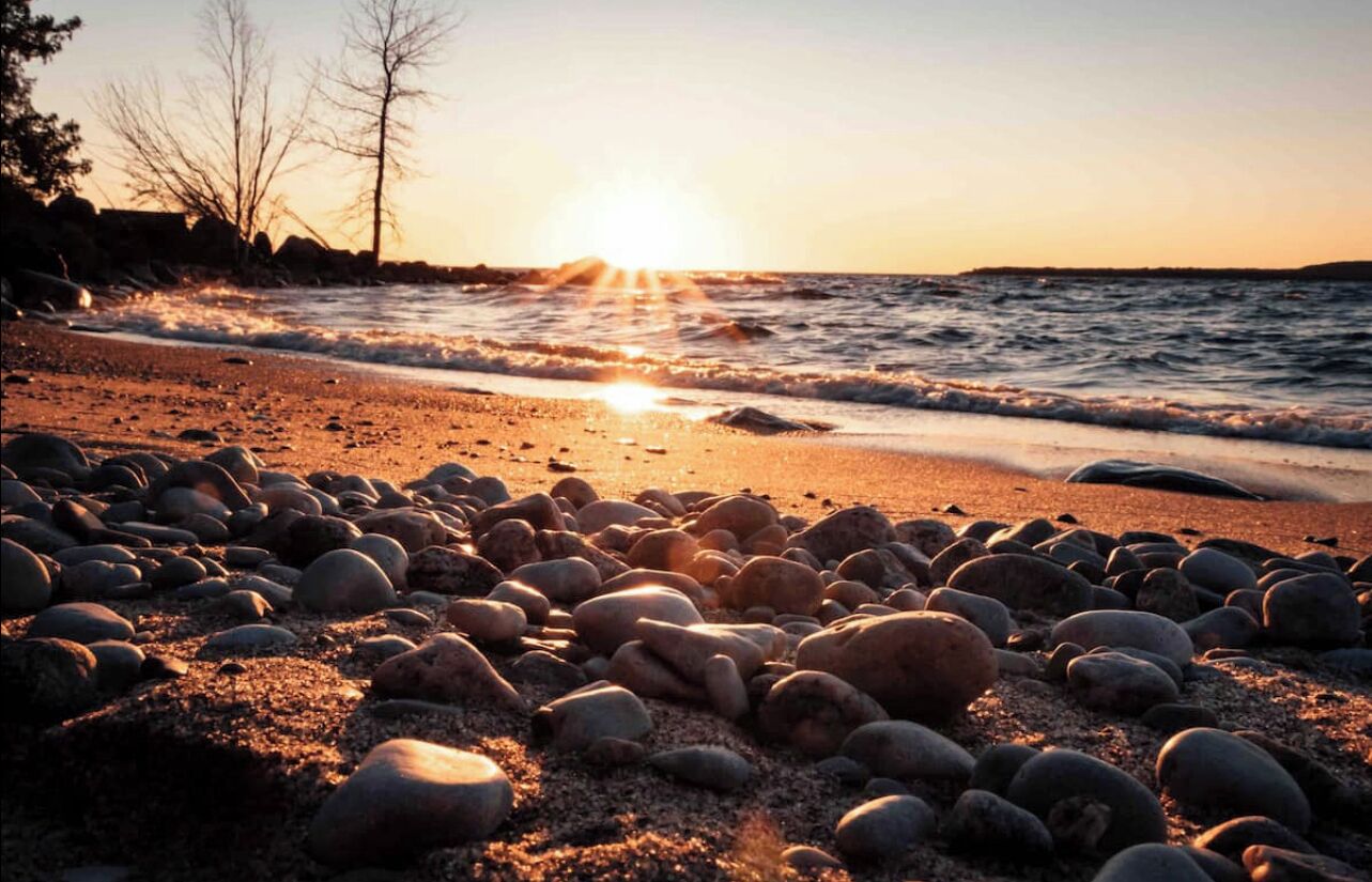 Beach nearby, sun loungers, beach towels