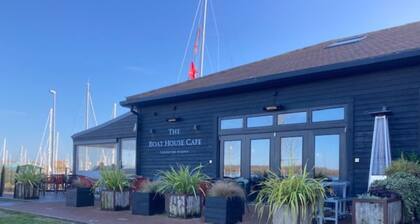 Seaside Village Location - 500 m to the beach