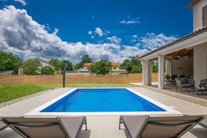 Outdoor pool - Villa Valma, new, cozy vacation home in Istria (Svetvincenat)