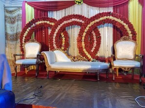 زفاف داخل  الفندق