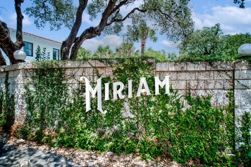 Old Hollywood Meets Old West Austin in Governor's Mansion!