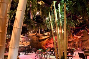 2 veitingastaðir, morgunverður í boði