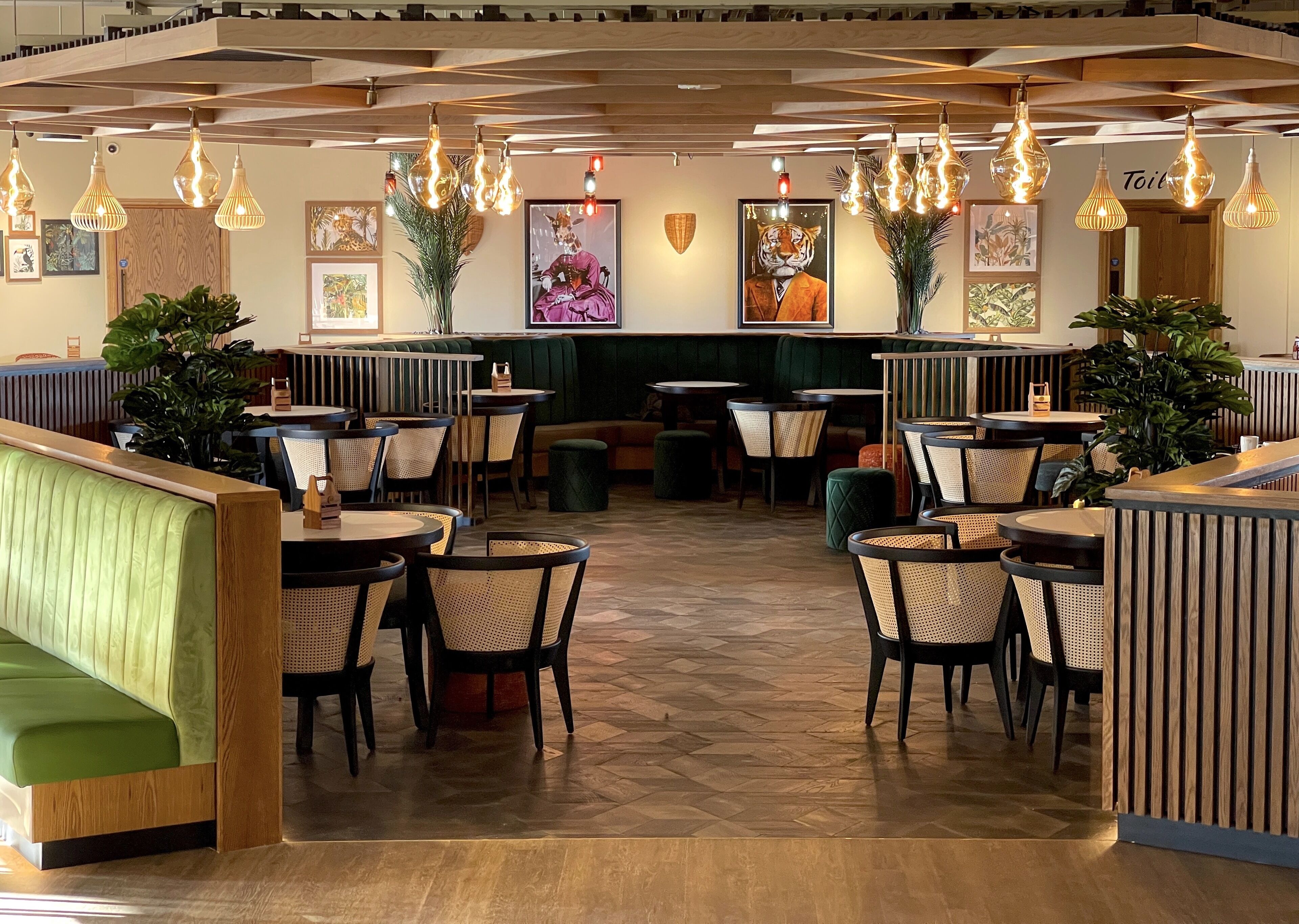 2 restaurants, breakfast served