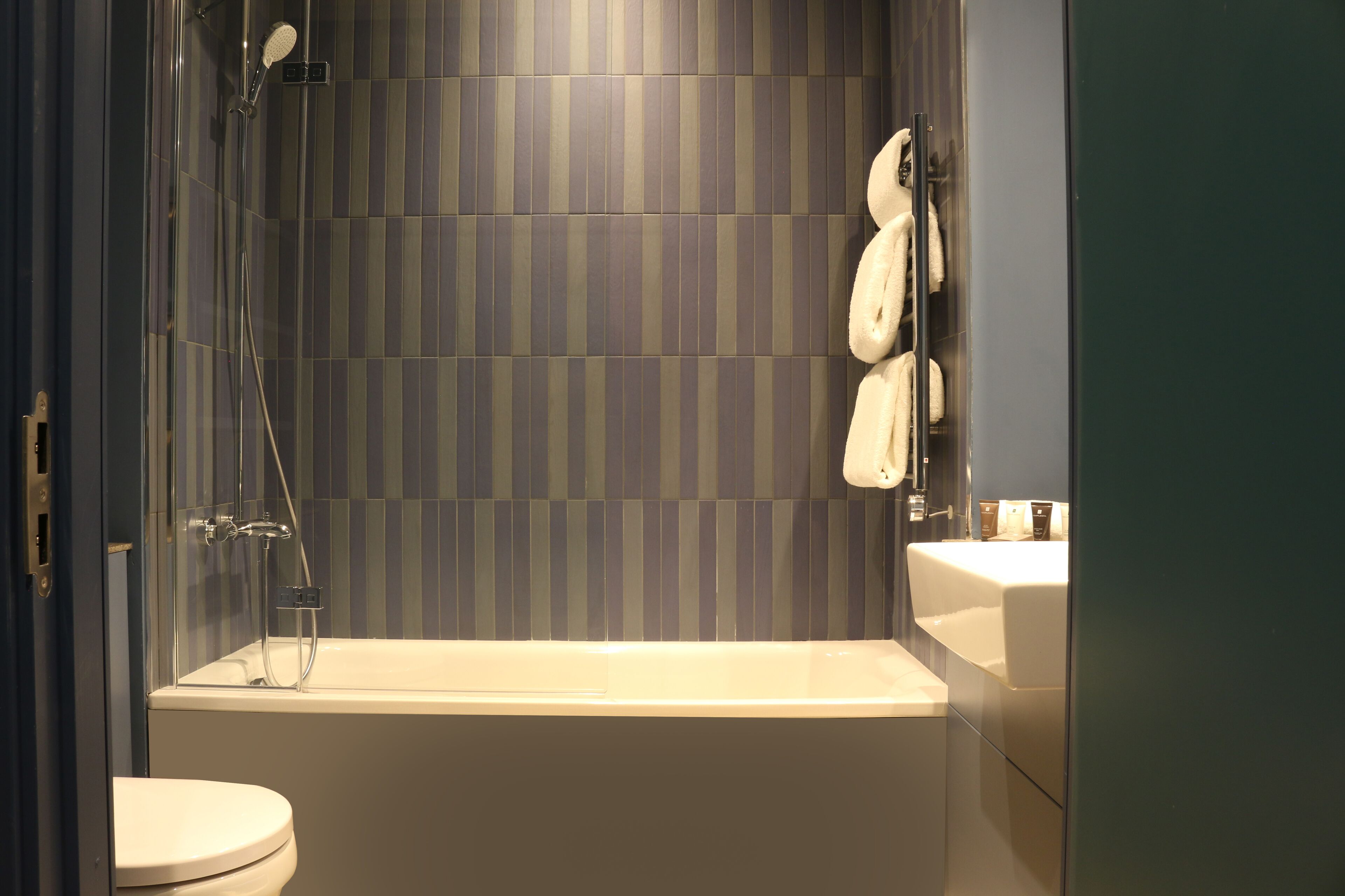 standard quadruple room, courtyard view | bathroom | free toiletries, hair dryer, towels