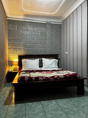 Basic Room | Hypo-allergenic bedding, Tempur-Pedic beds, individually decorated - Prodiges Hôtel (Yaoundé)