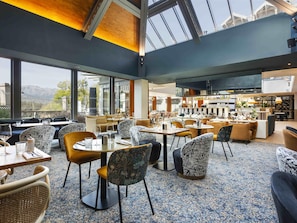 Tägliches Frühstücksbuffet gegen Gebühr
