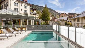Indoor pool, seasonal outdoor pool, pool loungers