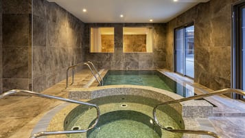 Indoor pool, seasonal outdoor pool, sun loungers