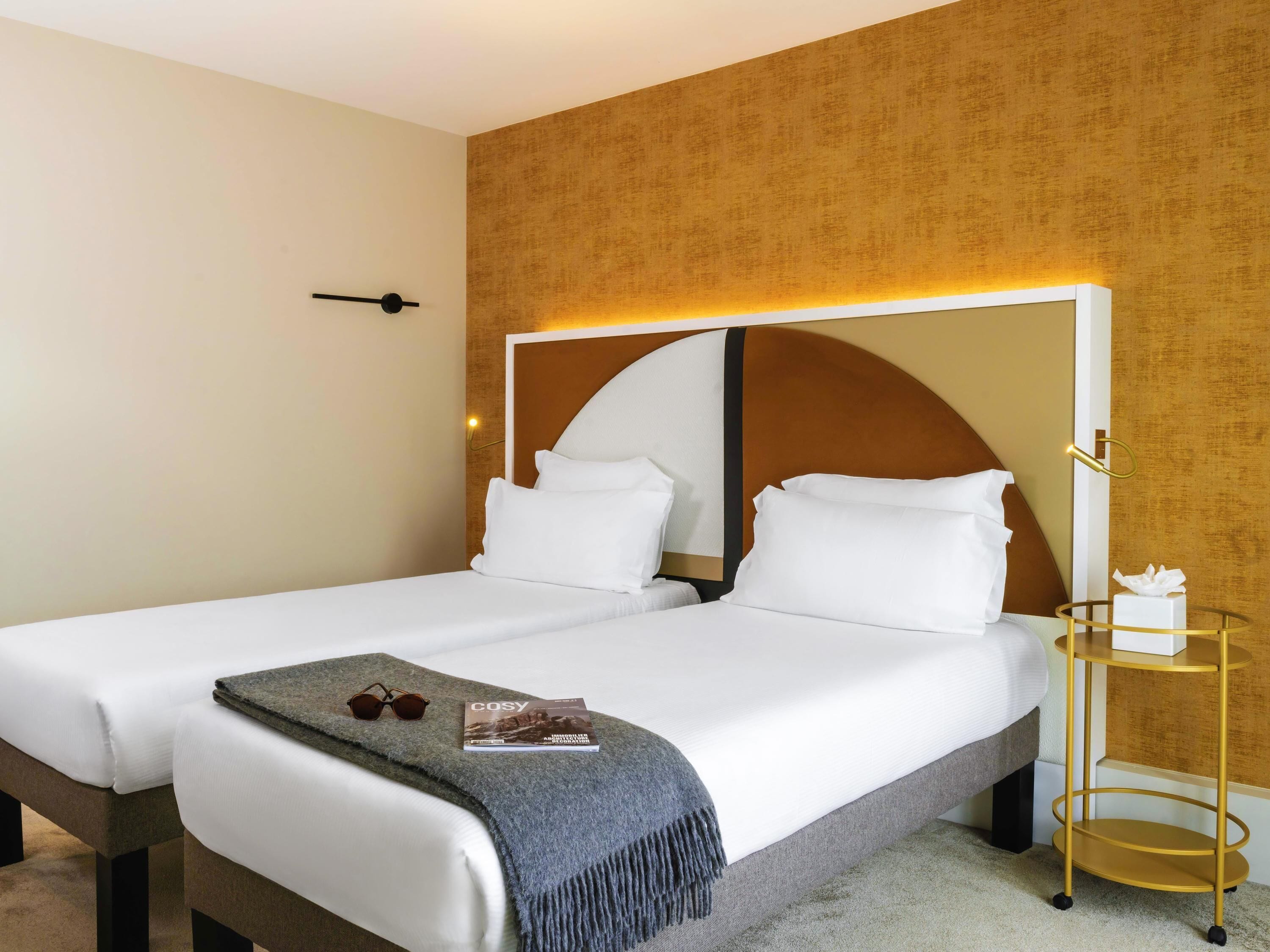 Chambre Classique, 2 lits simples et fauteuil convertible (1 personne) | Safe på rommet, blendingsgardiner, lydisolert og strykejern/-brett