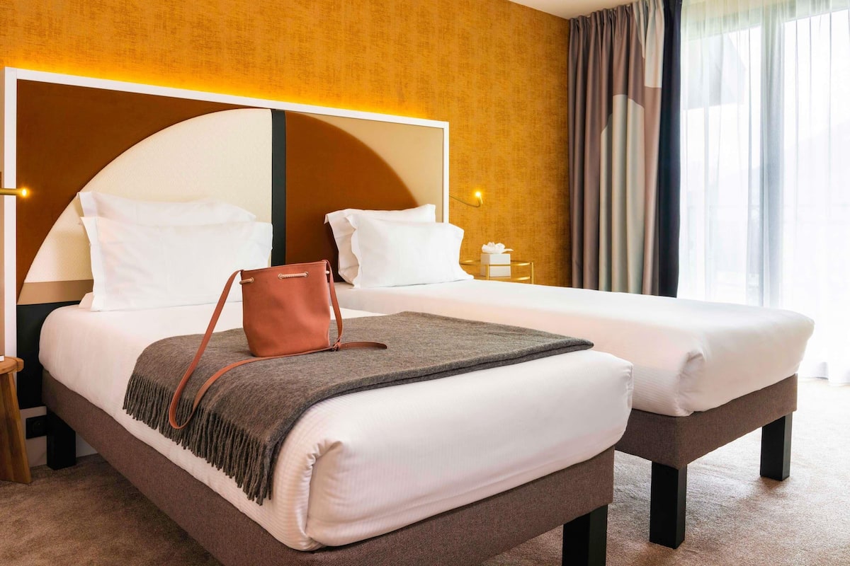 Chambre Classique, 2 lits simples et fauteuil convertible (1 personne) | Een kluis op de kamer, verduisterende gordijnen, geluiddichte muren