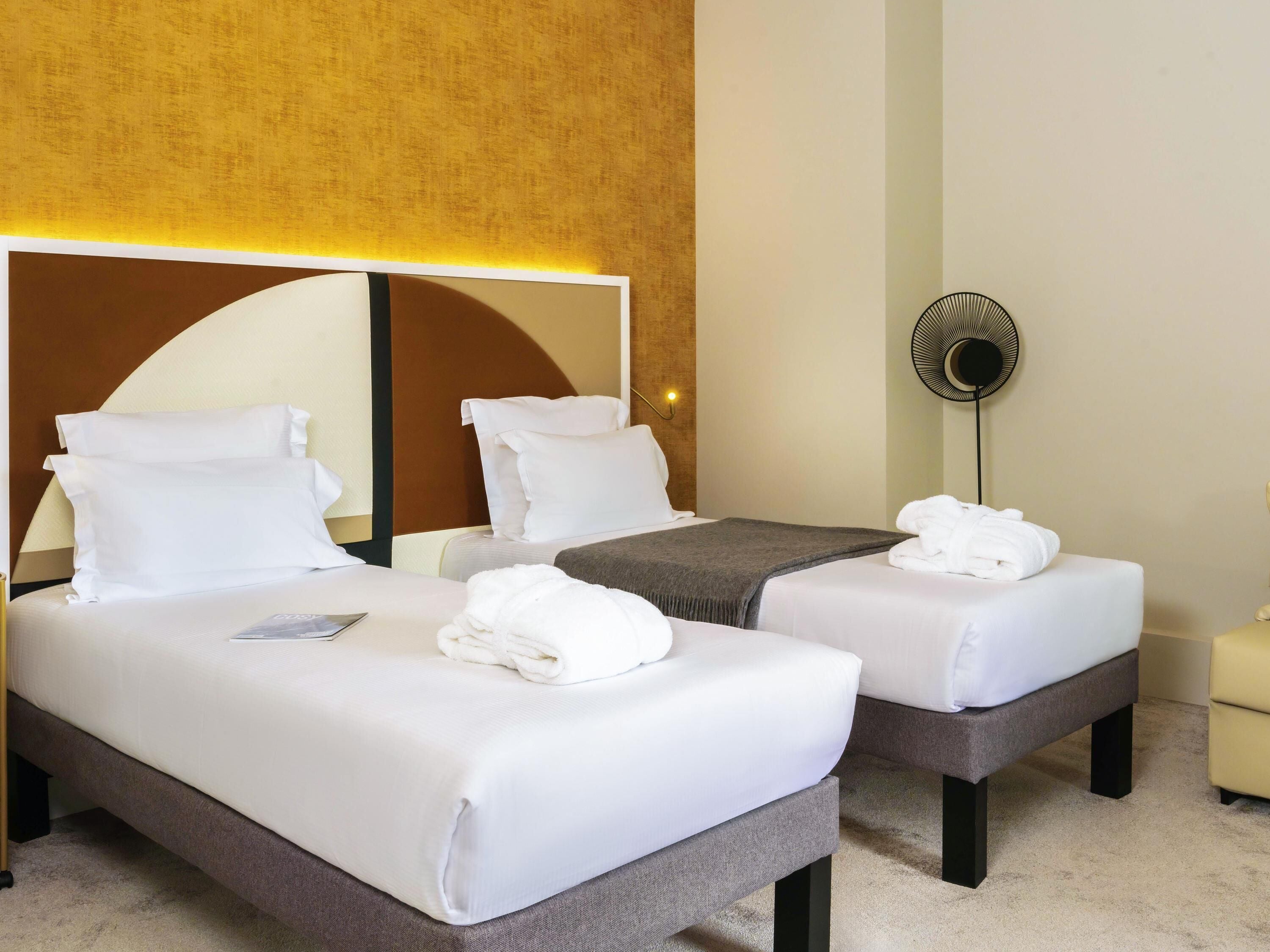 Chambre Classique, 2 lits simples et fauteuil convertible (1 personne) | Coffres-forts dans les chambres, rideaux occultants