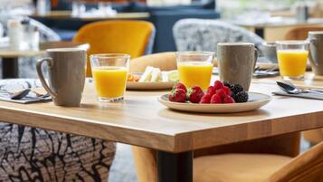 Tägliches Frühstücksbuffet gegen Gebühr