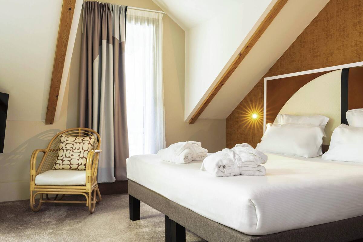 Superior-rum (1 Double Bed and 1 Single Sofa Bed) | Värdeförvaringsskåp på rummet, mörkläggningsgardiner och ljudisolering
