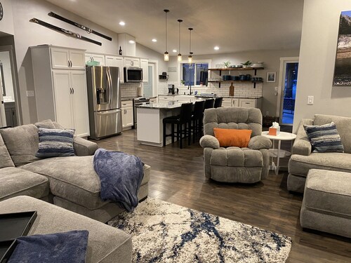 The Hopi Getaway - 6 BD/3 BTH - LARGE HOT TUB - GAME ROOM - PETS WELCOME - 1 AC