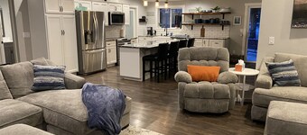 The Hopi Getaway - 6 BD/3 BTH - LARGE HOT TUB - GAME ROOM - PETS WELCOME - 1 AC