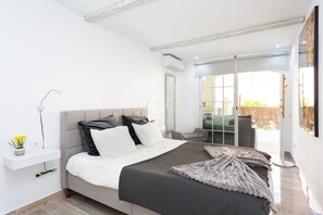 1 slaapkamer, een strijkplank/strijkijzer, wifi, beddengoed