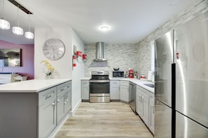 Private kitchen - Come Experience The Pocono Mountains Like Never Before! (Tannersville)